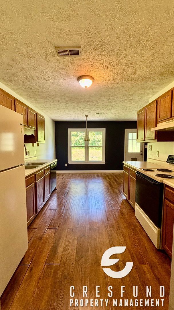 Building Photo - Charming 3 Bedroom, 2 Bath AVAILABLE NOW!