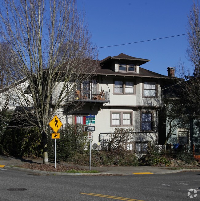 Building Photo - 2356 NW Westover Rd
