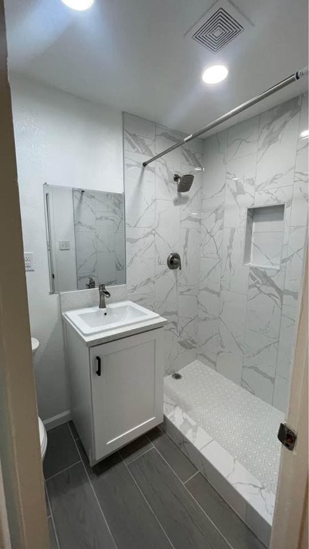 Interior Photo - 1800-1818 Rexford Dr