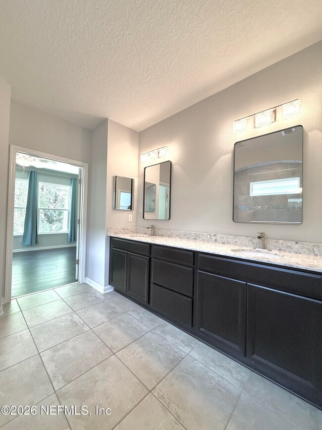 Building Photo - 197 Spring Park Ave