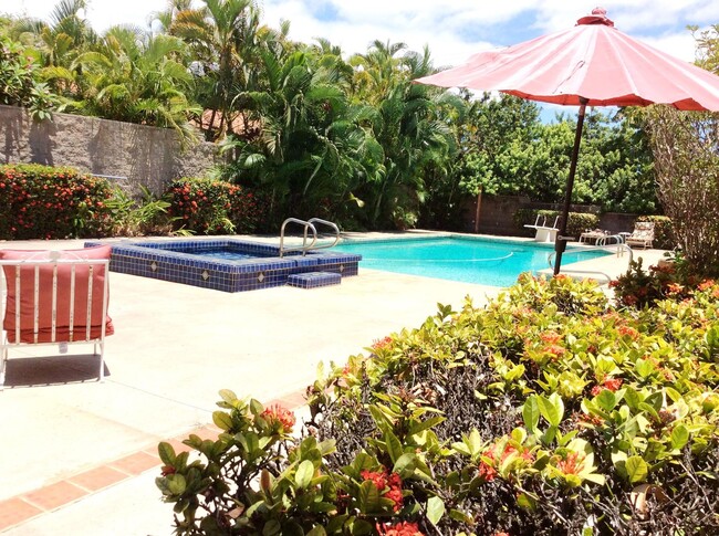 Building Photo - Very private, gated, mostly furnished Maui...