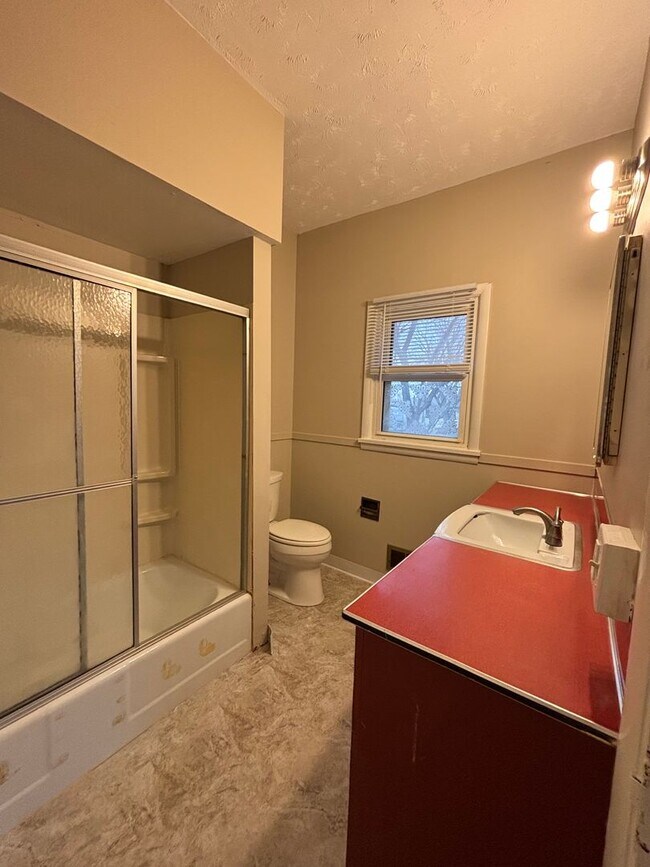 Building Photo - Charming Hilltop Home with Stunning City Views