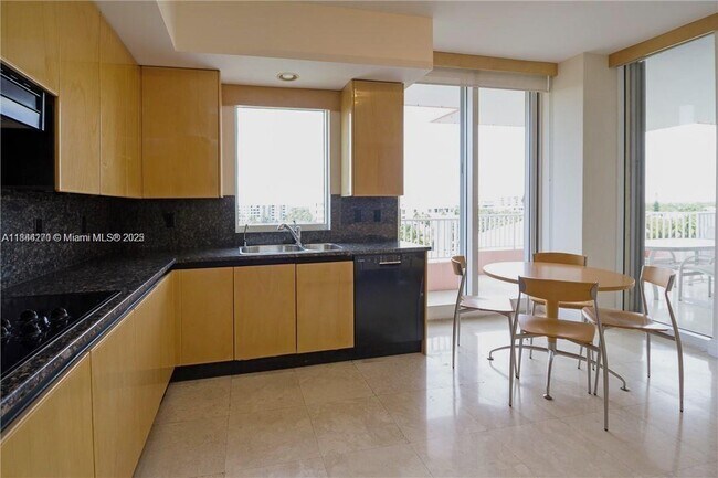 Building Photo - 785 Crandon Blvd