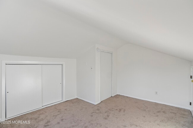 Building Photo - 32 Dakota Ave