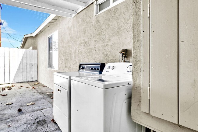 Building Photo - Clairemont Mesa Blvd 4414-4416 Duplex