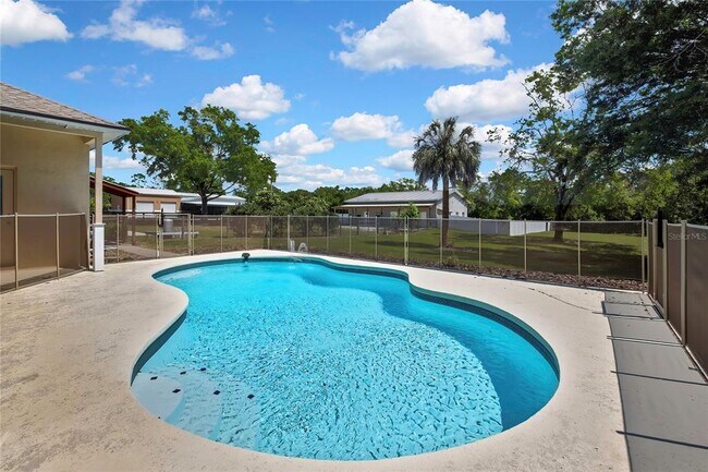 Building Photo - 18401 N 30th St