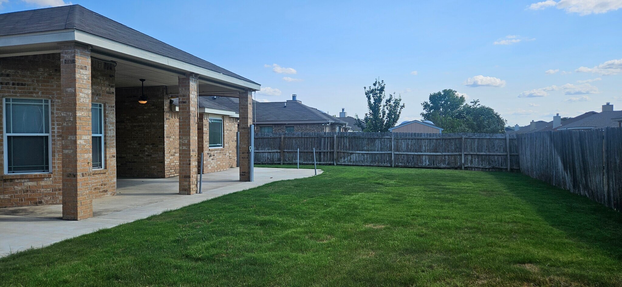 Building Photo - 2415 Merle Dr