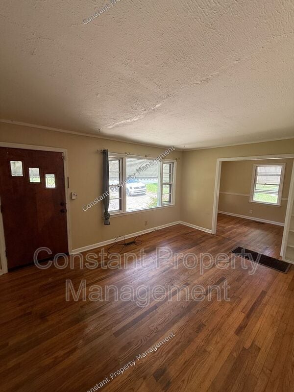 Building Photo - 3069 Somerset Dr