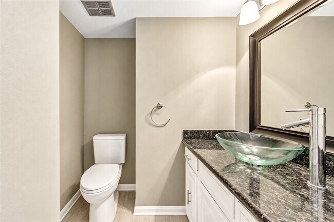 Building Photo - 15739 Fleetwood Oaks Dr