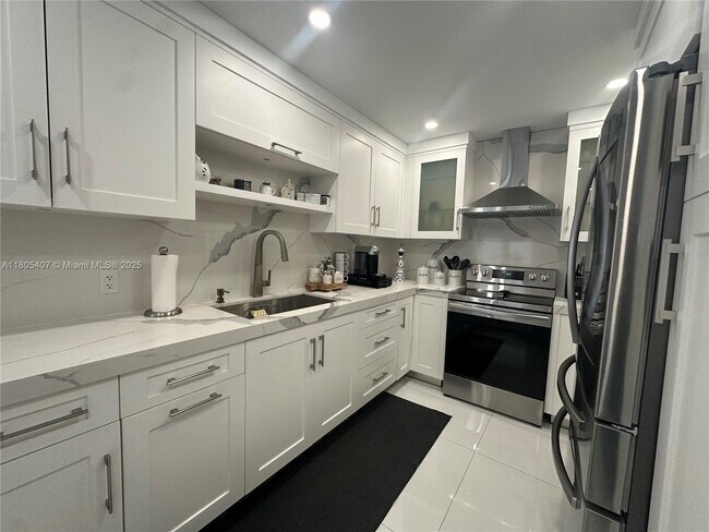 Building Photo - 541 SW 89th Ct
