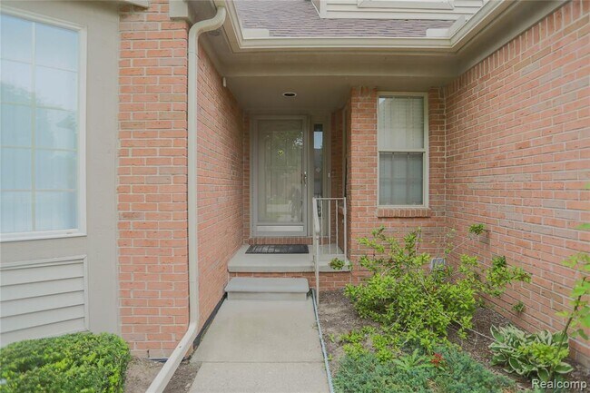 Building Photo - 52245 Silvanna Ln