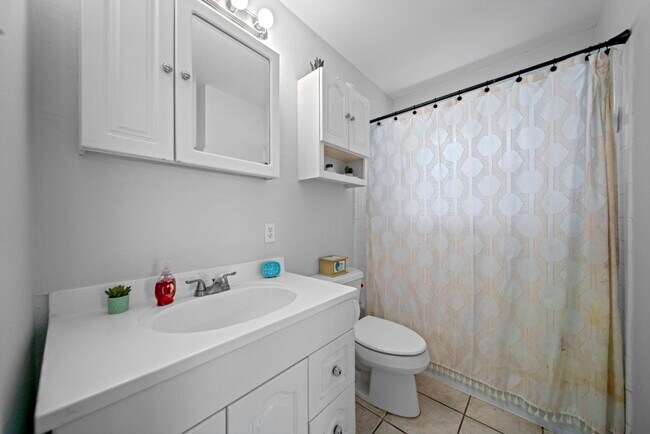 Building Photo - 8606 Twisting Vine Ln