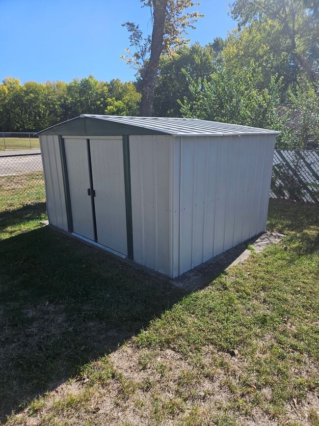 Building Photo - Single Family with basement