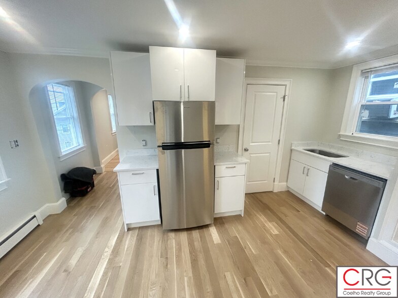 Building Photo - 190 3rd St