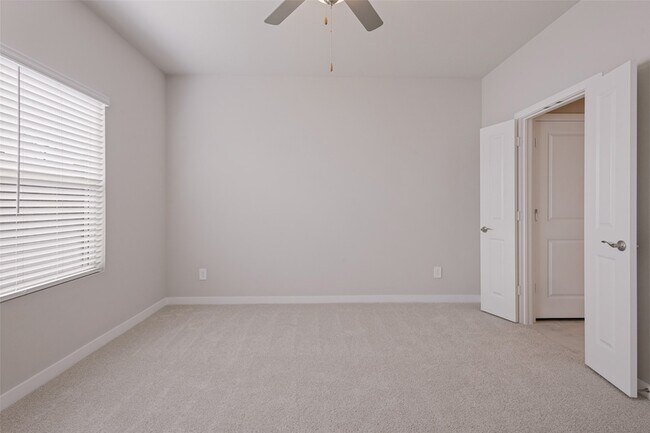 Building Photo - 6006 Alderton Dr