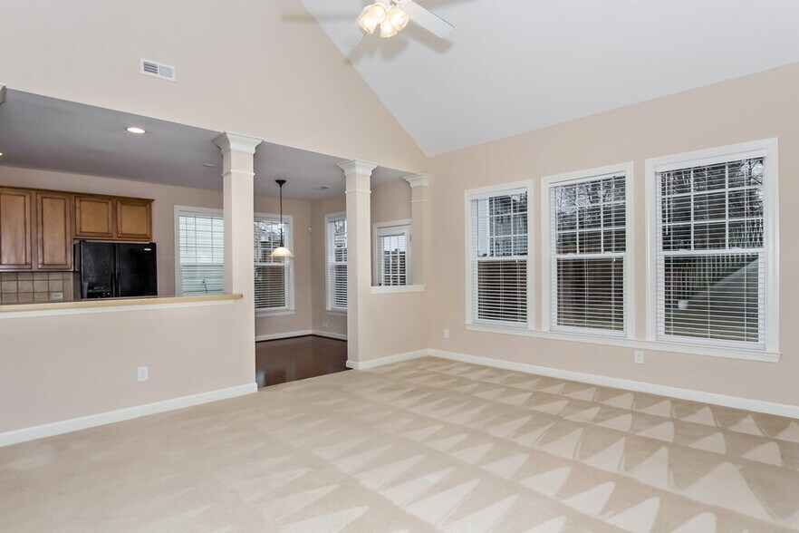 Building Photo - 8907 Arbor Creek Dr