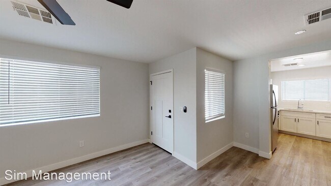 Building Photo - 2 br, 1 bath Apartment - 906 E Roma Avenue