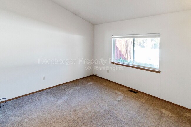 Building Photo - 1605 E 33rd Ave