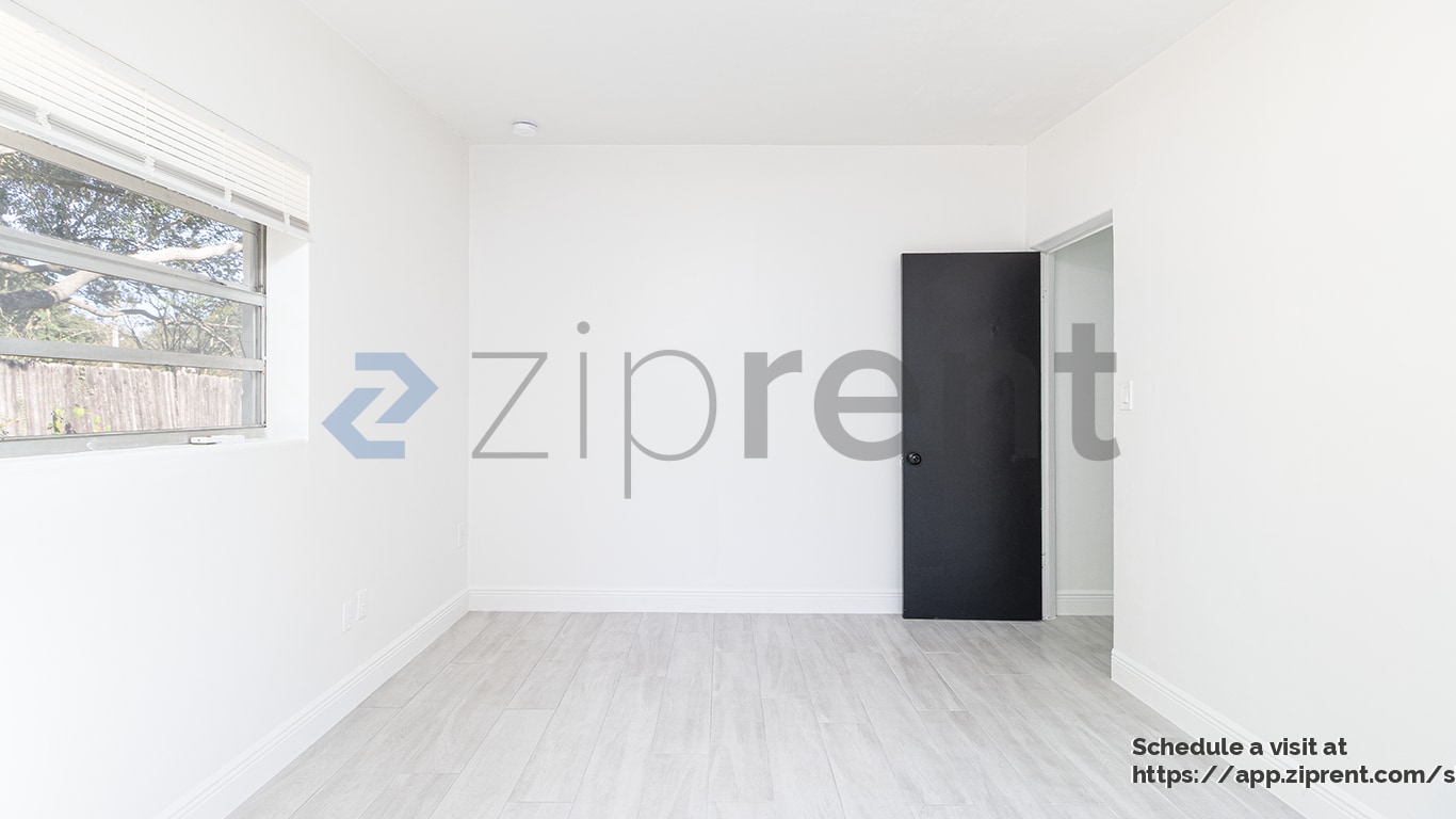 Building Photo - 1103 E South St