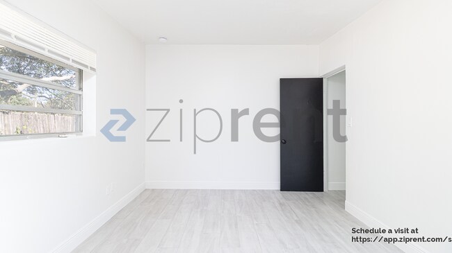 Building Photo - 1103 E South St