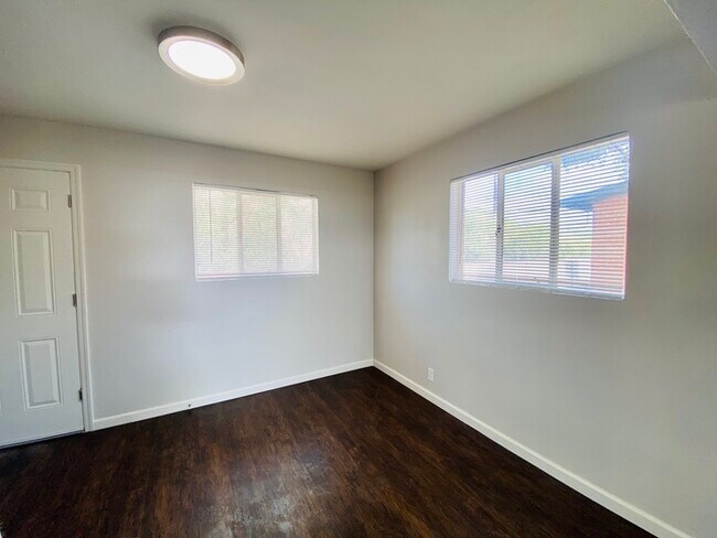 Building Photo - Newly Renovated Spacious 1 Bedroom with Vi...