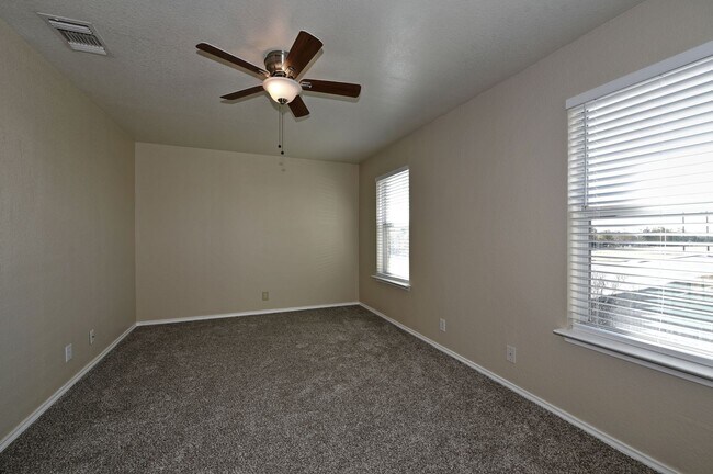 Building Photo - 4 Bedrooms!!!!! 2.5 bath and 2 attached ca...