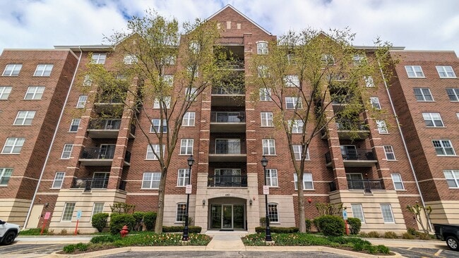 Primary Photo - 440 W Mahogany Ct