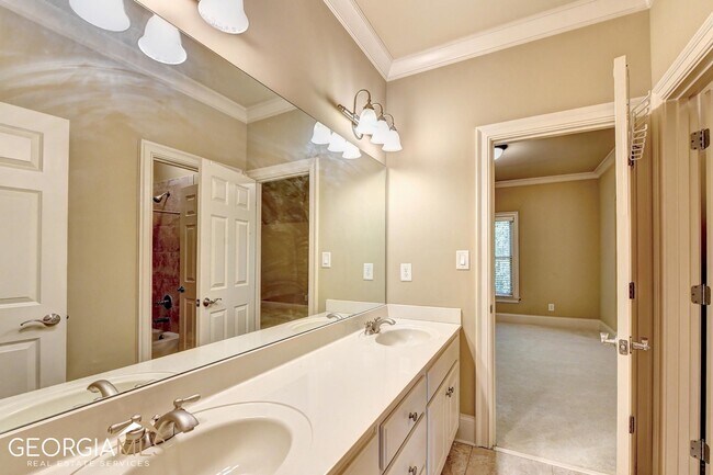 Building Photo - 8920 Doral Dr