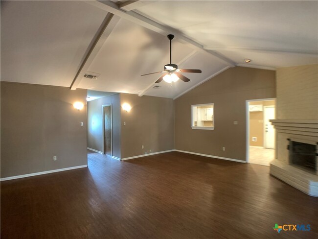 Building Photo - 826 Timber Dr