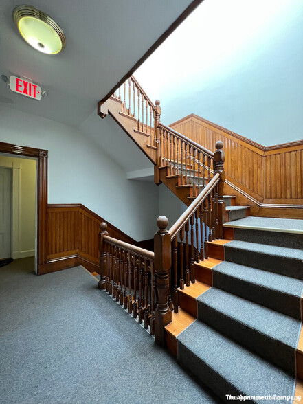 Building Photo - 74 Walnut St