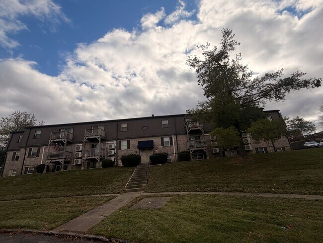 Building Photo - 2082 Fairmont Ct