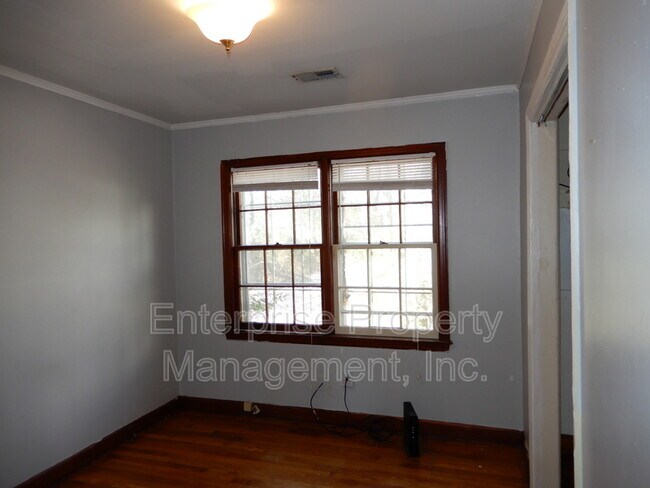 Building Photo - 595 Houston St