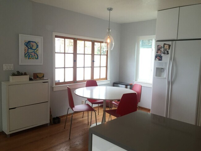 Building Photo - Cute Berkeley bungalow blocks from N. Berk...