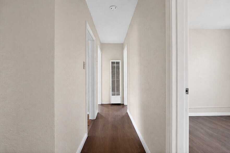 Building Photo - 1157 E 21st St