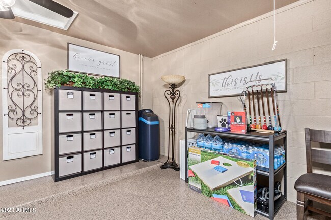 Building Photo - 10853 W Manzanita Dr