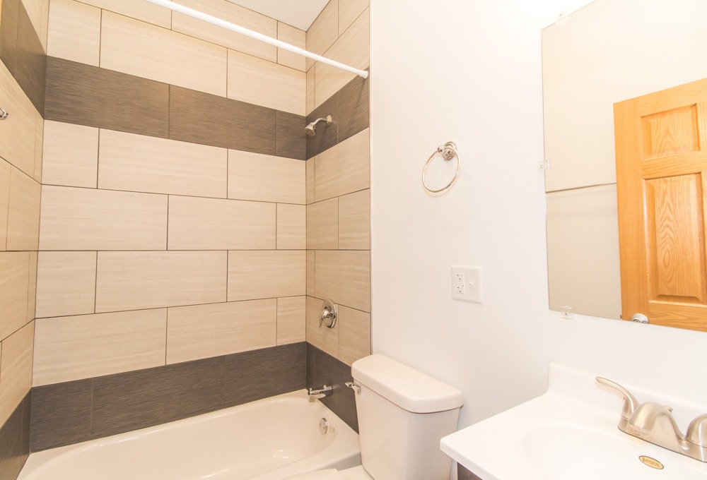 Building Photo - 1704 W Sunnyside Ave