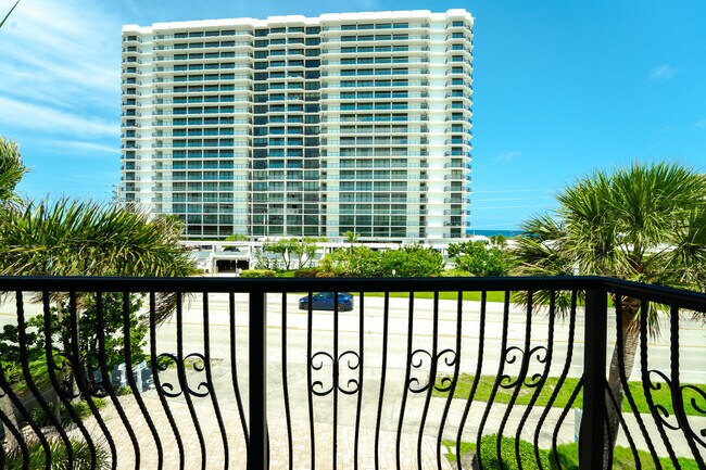 Building Photo - 247 S Ocean Blvd