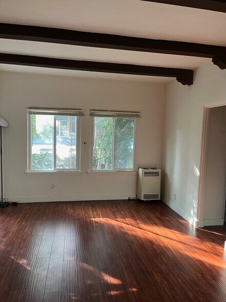 Building Photo - 945 Hilgard Ave