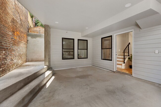 Building Photo - STUNNING 4 Level Fells Point Rowhome! WITH...