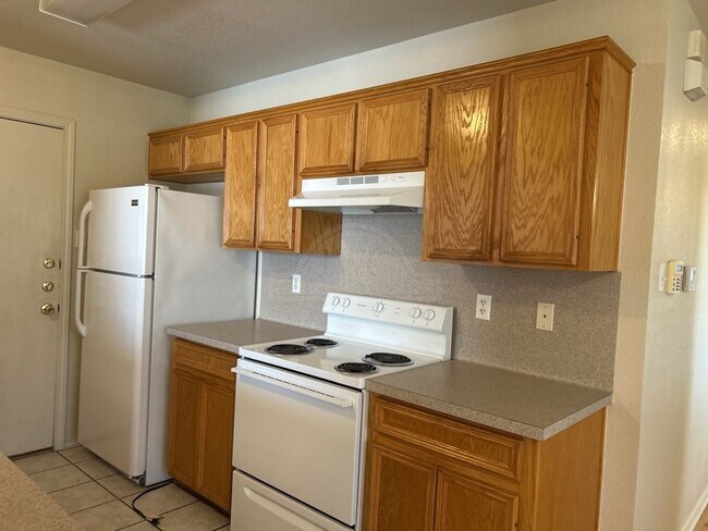 Building Photo - 914 McDaniel Cir