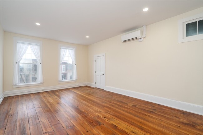 Building Photo - 178 Main St