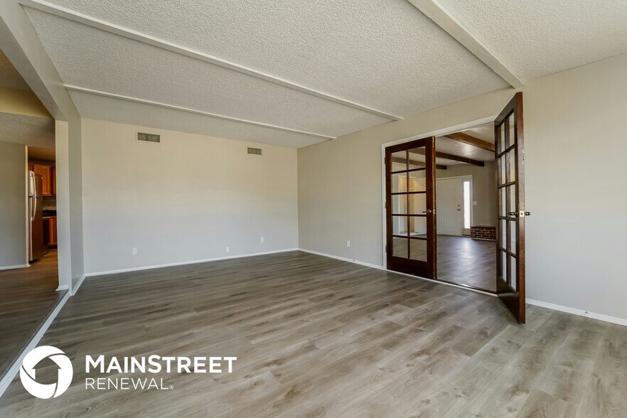 Building Photo - 9430 E Palm Tree Dr