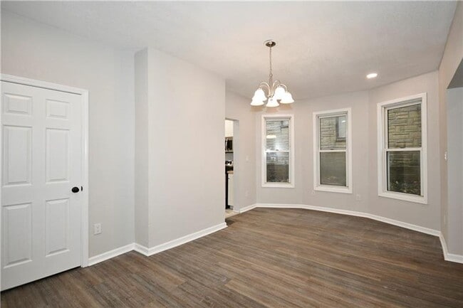 Building Photo - Beautifully Remodeled 3 Bedroom House in C...