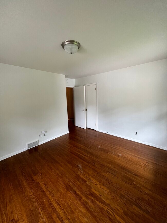 Bedroom 2 - upstairs - 3543 Holmes Ave S