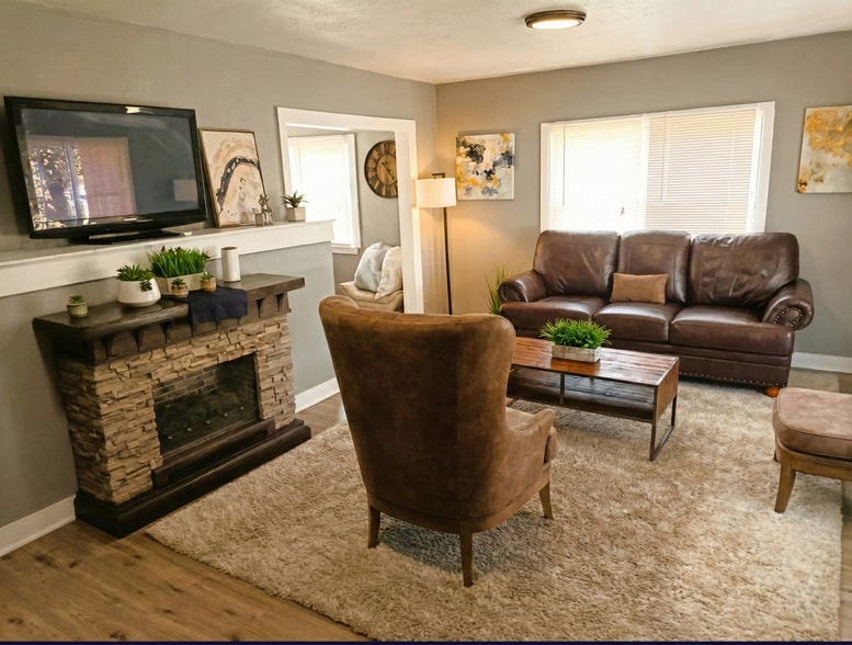 Primary Photo - 8401 Plymouth St