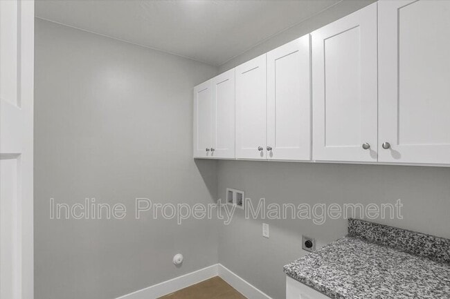 Building Photo - 2261 S Tonaquint Dr