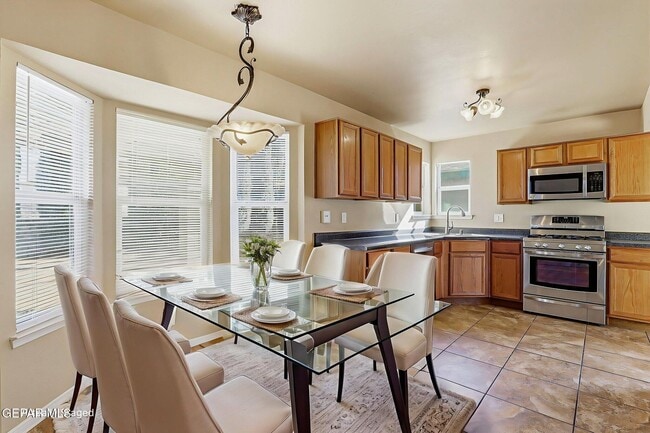 Building Photo - 10910 Acoma St