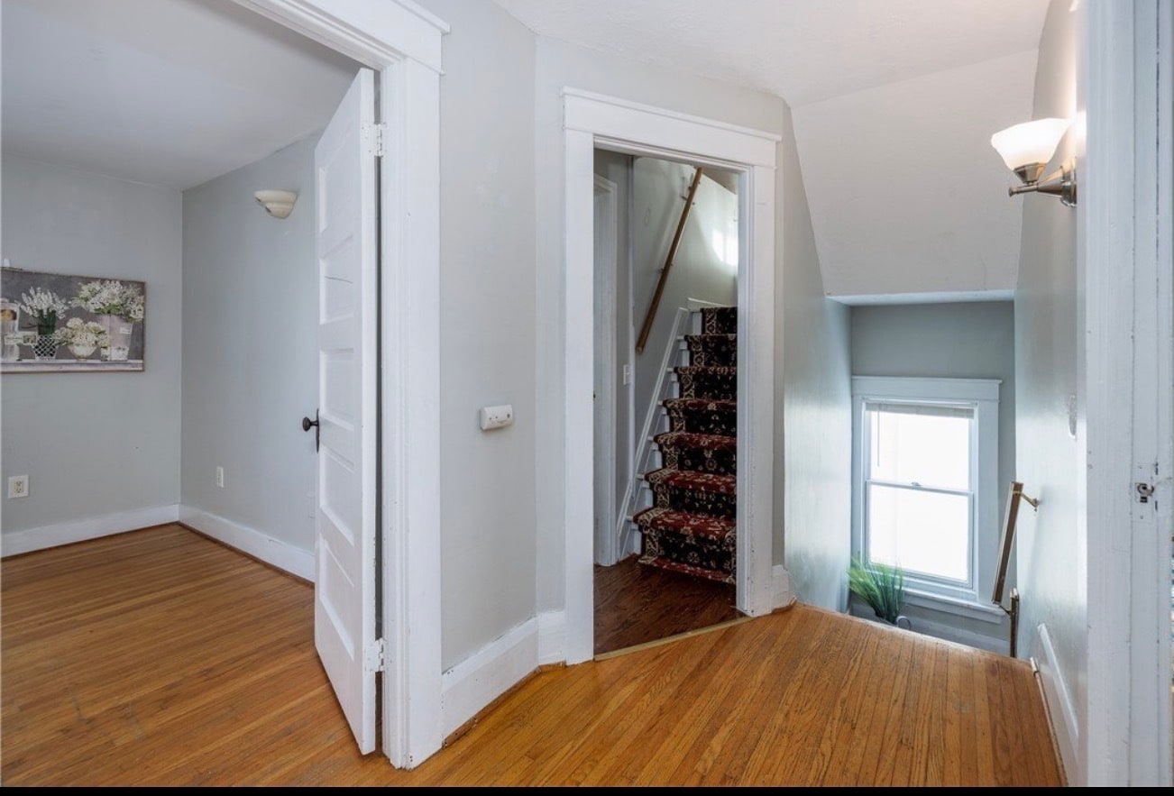 Building Photo - 18 Deland Park a