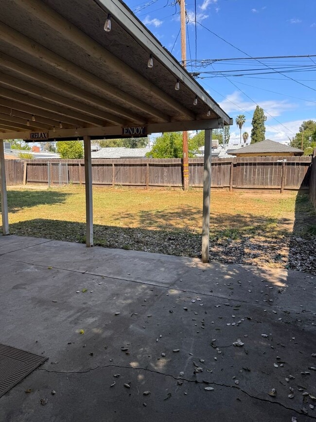 Building Photo - Beautifully Updated 4/2 in Old Fig