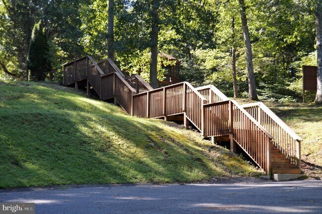 Building Photo - 64 Hemlock Ln